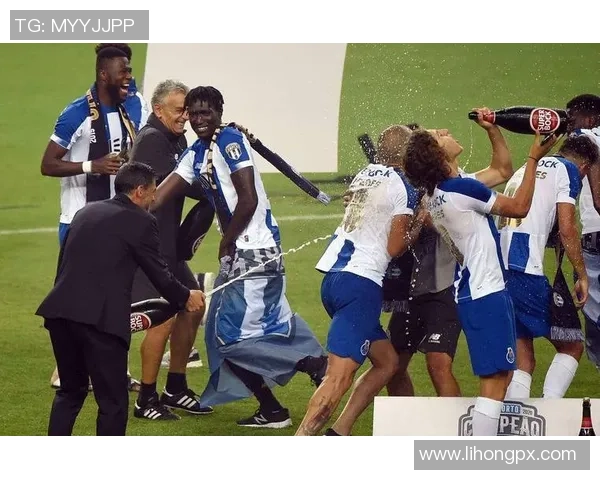 欧联杯热刺与波尔图激战四三点球大战引发争议与全场沸腾